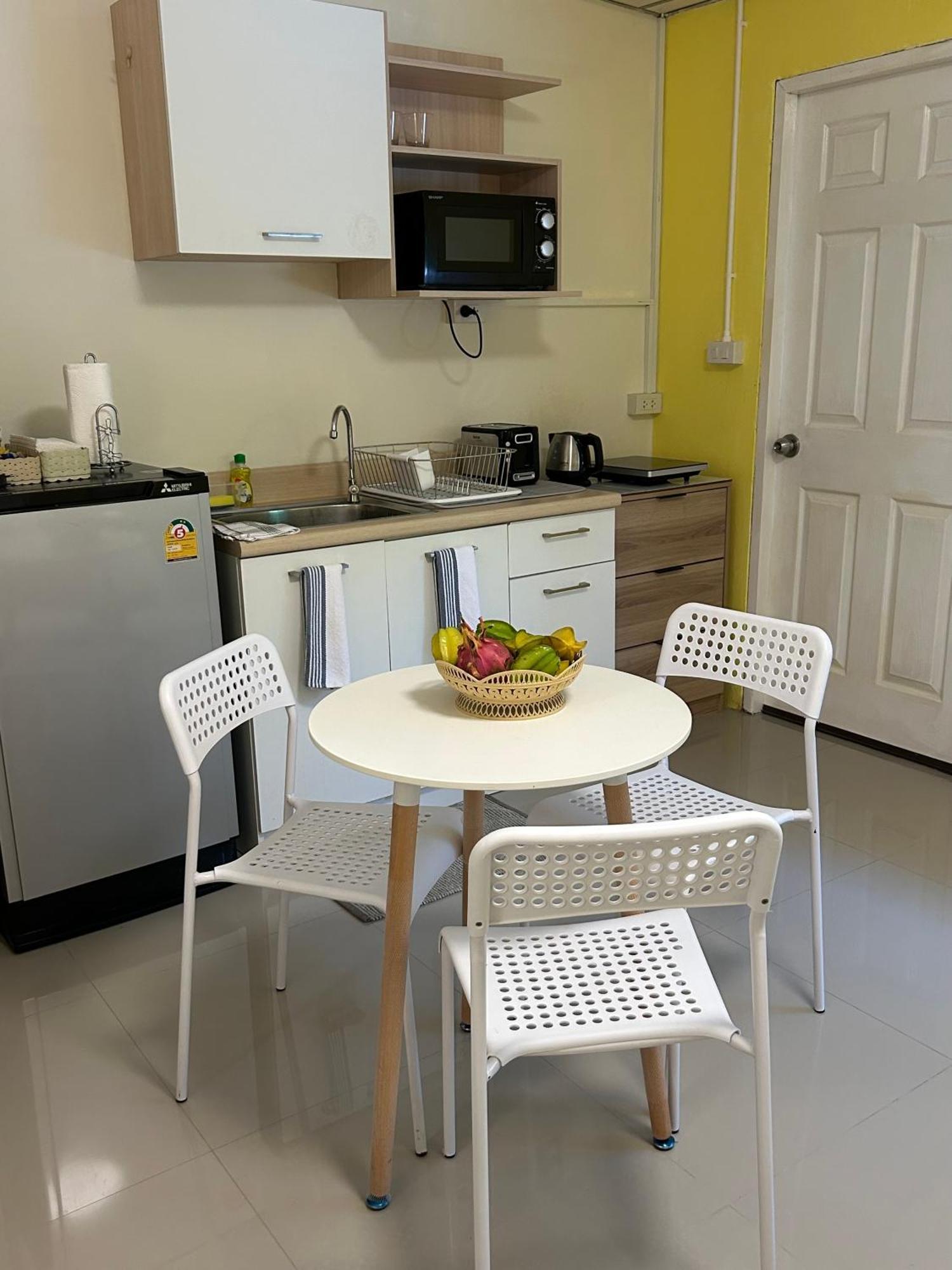 民宿 With Private Kitchen And Bathroom